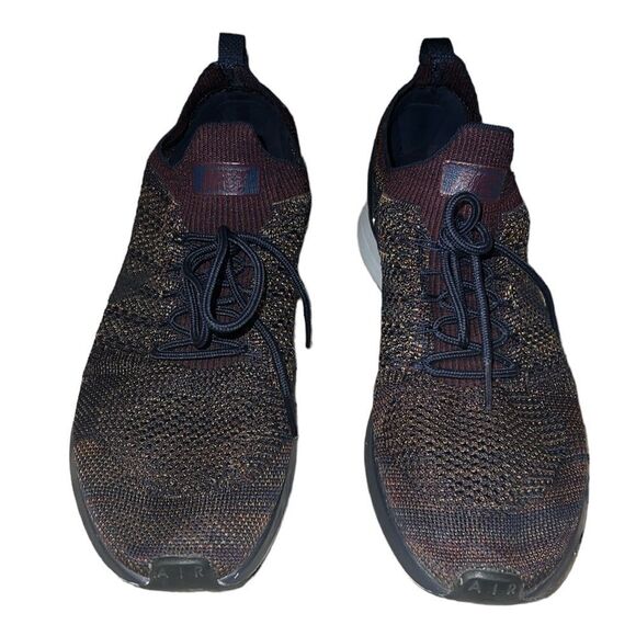 Athletic_Shoes